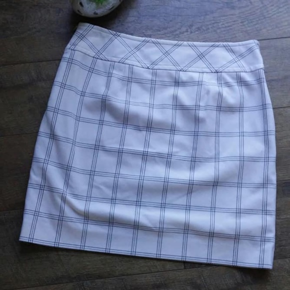 Ann Taylor Loft Patterned Skirt with Side Zipper - Picture 3 of 5